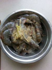 下饭的茄汁大虾做法图解2)