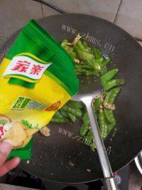 味道不错的扁豆炒肉做法图解8)
