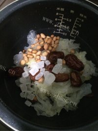 养颜的银耳红枣羹做法图解4)