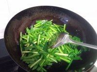 「家有大厨」韭菜炒鸡蛋做法图解7)