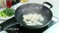 家常菜蒜苗烧豆腐做法图解2)