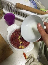 水煮牛肉做法图解4)