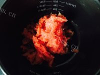 美味的胡萝卜瘦肉粥做法图解8)