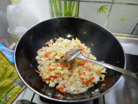 美味的胡萝卜炒饭做法图解13)