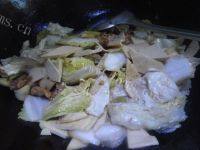 家常菜白菜炒豆片做法图解10)