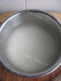 美味早餐山药萝卜粥做法图解2)