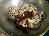 美味干锅翅尖鱿鱼圈做法图解4)