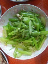 家常菜肉丝炒芹菜做法图解1)