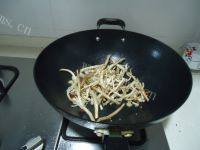 绿色食物干煸茶树菇做法图解5)