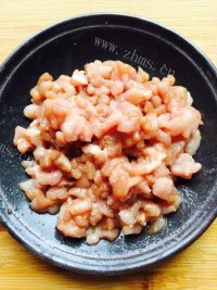 家常菜肉末酸豇豆做法图解3)