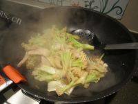 绝味的花菜炒肉片做法图解8)
