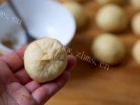 诱人的肉松小餐包做法图解9)