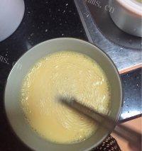 美味的鸡蛋羹做法图解4)