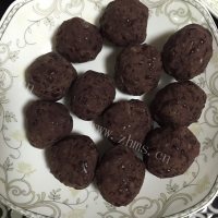 自制红豆冰皮月饼做法图解5)