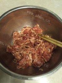 营养丰富的葱爆羊肉做法图解4)