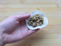 香气浓郁的茄子馅水饺做法图解7)