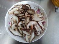 家常菜炒双菇做法图解2)