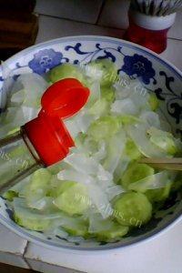 家常菜凉皮拌黄瓜做法图解7)