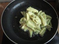 好吃不腻的剁椒烧茄子做法图解9)
