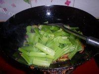 「家有大厨」芹菜炒肉做法图解11)