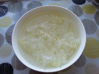 好吃的桃胶银耳糖水做法图解1)