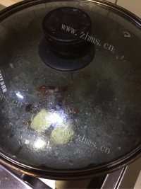 香气浓郁的泡椒凤爪做法图解5)