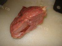孩子爱吃牛肉炒蒜苔做法图解3)