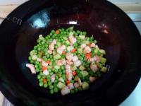 色泽鲜亮的豌豆虾仁的做法图解六