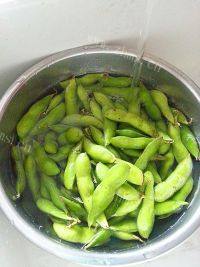 家庭版水煮毛豆做法图解2)