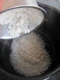 独特咸味腊八粥做法图解9)