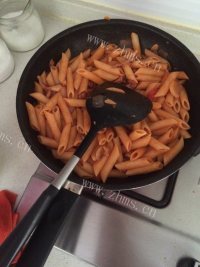 美味的意大利通心粉做法图解4)