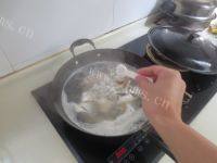 美味的鲜鱼汤做法图解4)
