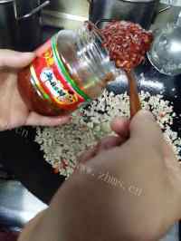 清脆爽口的肉末茄子做法图解6)