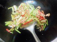 家常菜芹菜肉丝做法图解9)