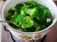 家常菜西兰花炒杏鲍菇做法图解5)