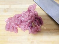 滋补的皮蛋瘦肉粥做法图解3)