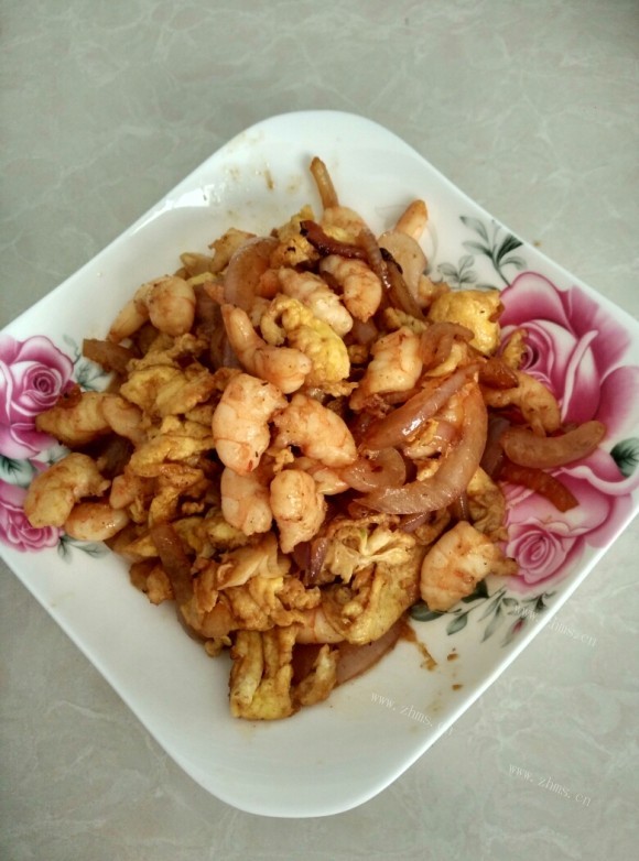 色泽鲜亮的虾仁炒蛋