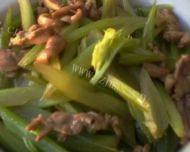 美味芹菜炒鸡丝做法图解6)