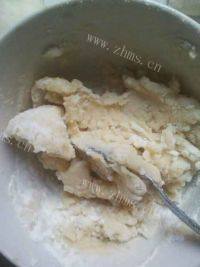 美味的核桃黑白芝麻酥饼做法图解4)