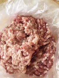 美味的猪肉洋葱包子做法图解2)
