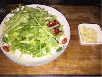 家常菜芹菜炒肉片做法图解1)