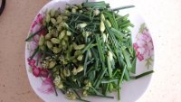 家常菜韭菜苔炒鸡蛋做法图解2)