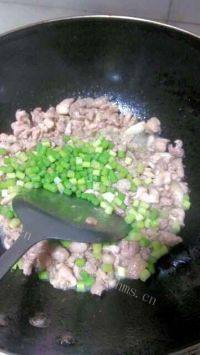 很下饭的孜然鸡肉做法图解6)