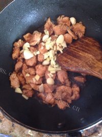 喷香的茄子炒肉做法图解6)