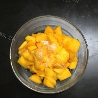 色香味俱全的双色慕斯流心蛋糕做法图解17)
