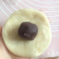 诱人的豆沙菊花酥做法图解12)