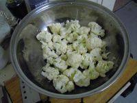 家常菜番茄炒花菜做法图解3)
