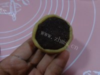 美味的枣泥豆沙月饼做法图解11)