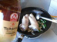 味道可口的酱焖猪蹄做法图解4)
