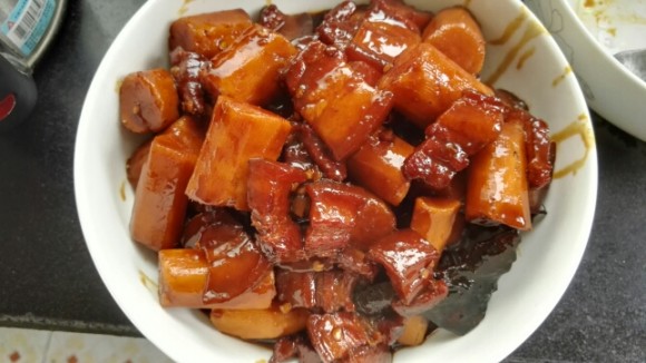 热腾腾的红烧肉